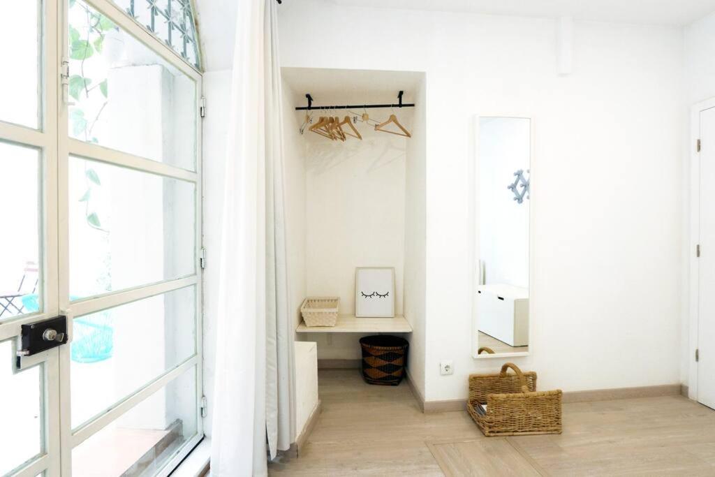 Alfama's Hidden Terrace Gem Lissabon